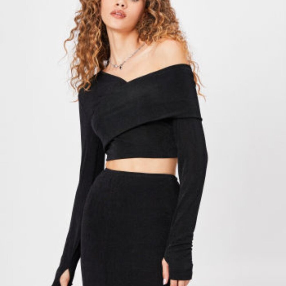 Asymmetrical off the shoulder long sleeve black crop top